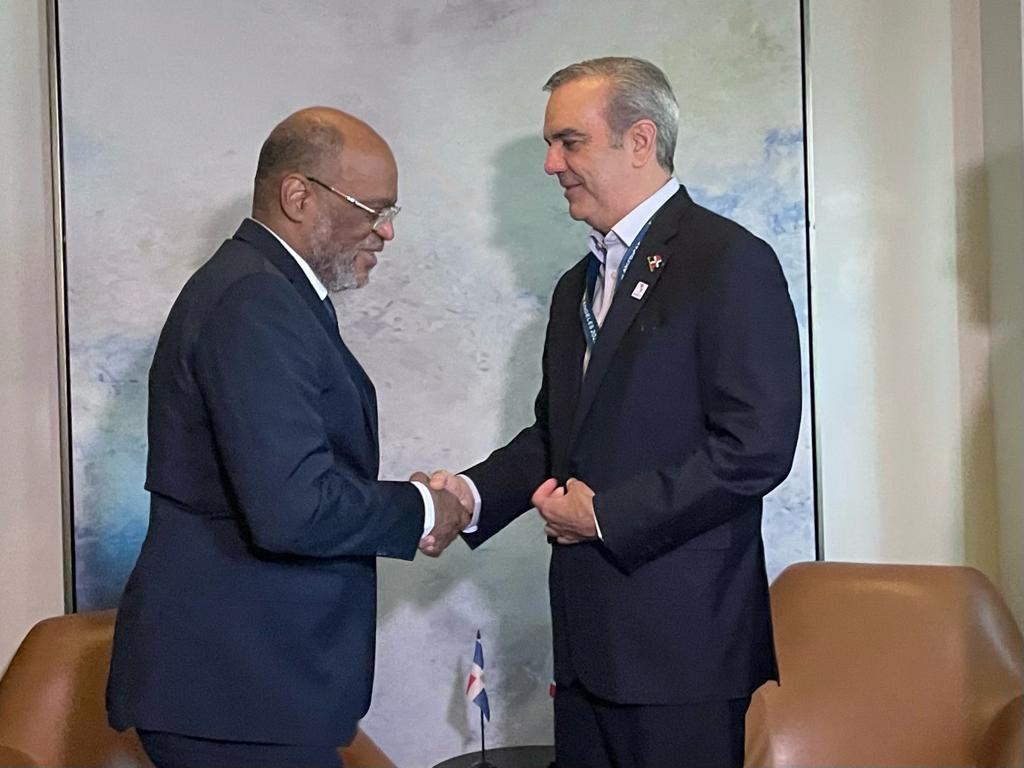 Abinader junto al primer ministro de Haití, Ariel Henry